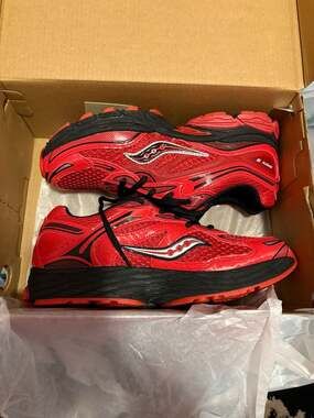 Saucony Omni 9 Kids' Running Sneakers in Red size 6.5y
